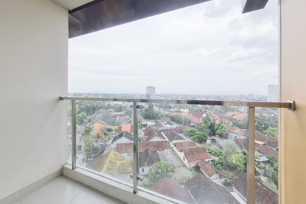 Simply Look 1Br Apartment Patraland Amarta