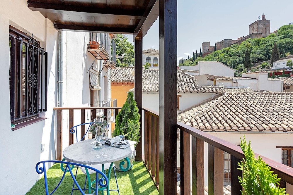 Luxury House in Granada Center. Reyes II