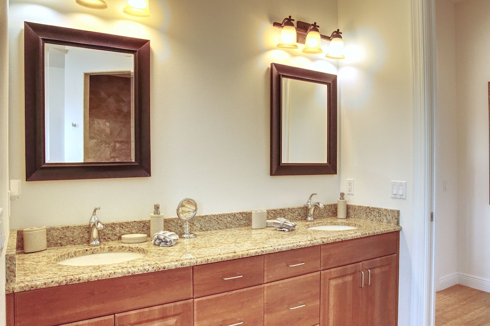 Prestigious 4 BR Getaway - Coronas Verde view 4