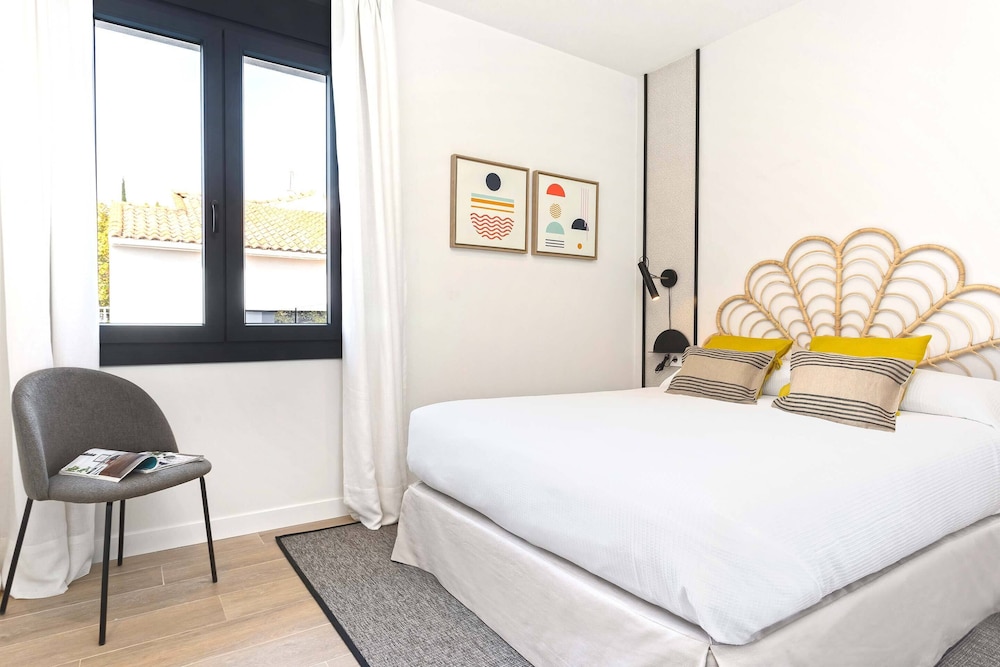 Cozy 1 bd Apartment With Terrace Pool and Parking Arruzafa VII