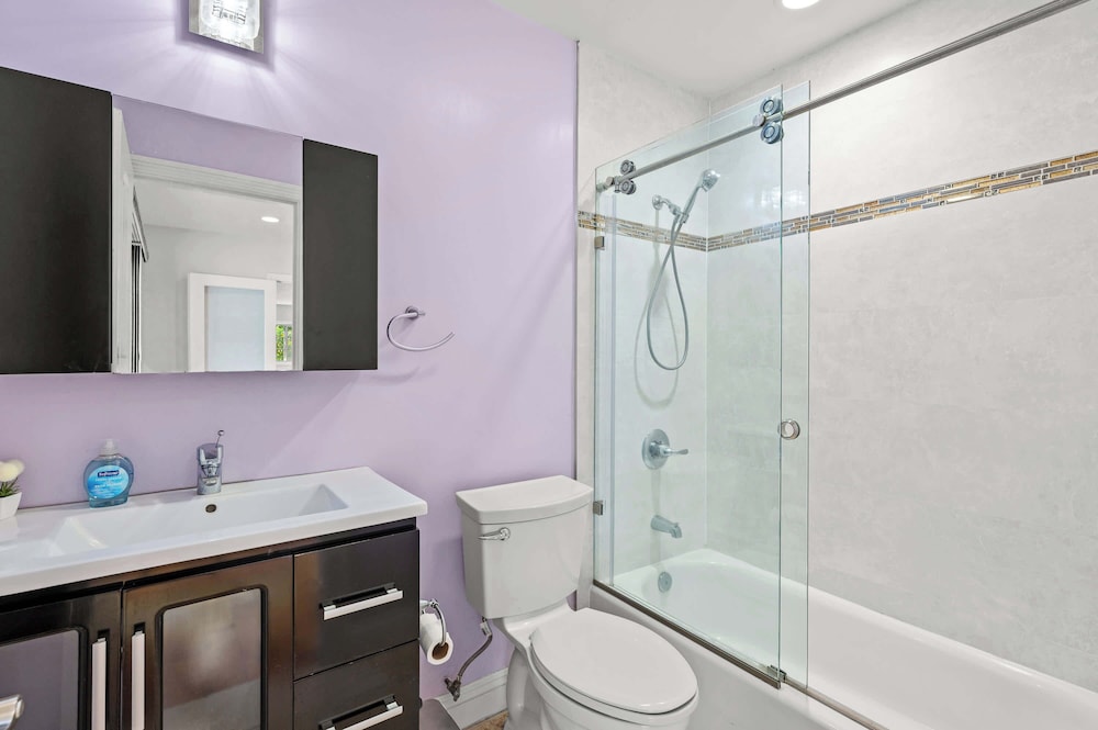 Luxury Estate With Sparkling Pool & Elegant Amenities