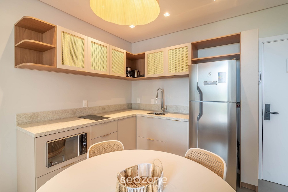Your Exclusive Stay Just Steps From the sea in Meia Praia - FFS II