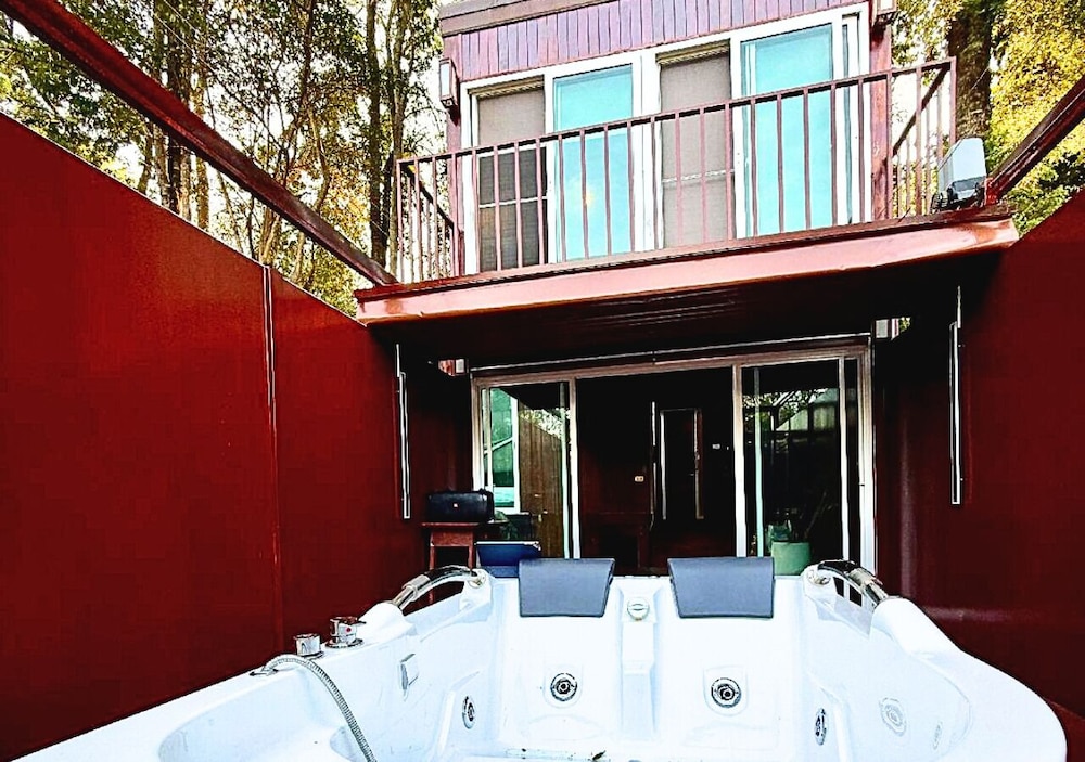 19 Degrees Resort