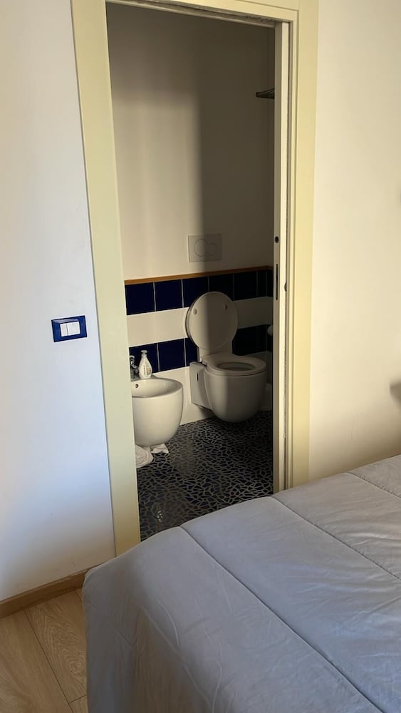 Sorrento Center Room
