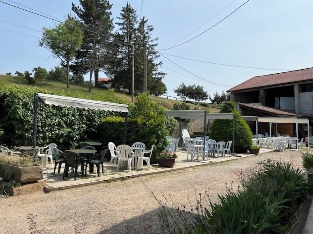 Auberge Au Saint Georges du Mazet view 2