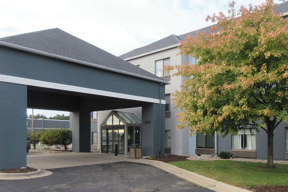 Comfort Suites Stevens Point view 5