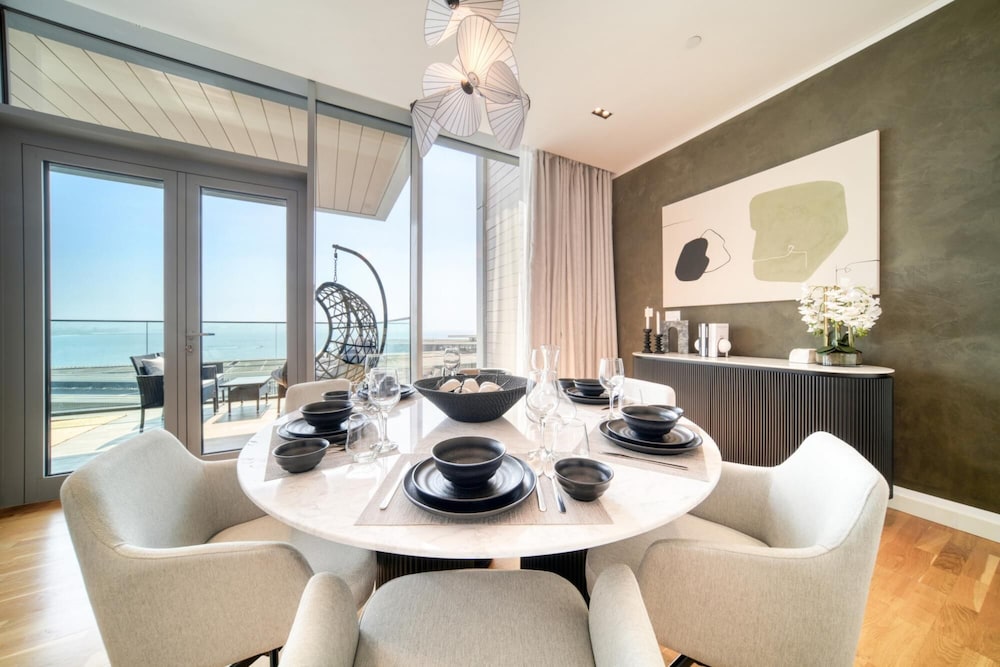 Sparkling Balcony Sea View Apt in Bluewaters