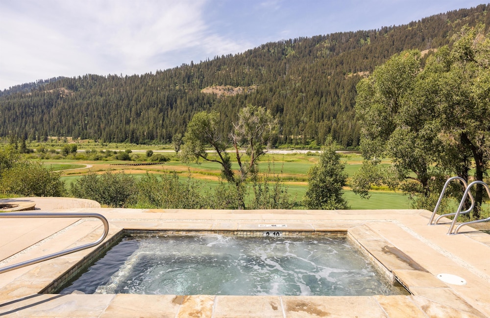 The Cabins At Snake River Sporting Club