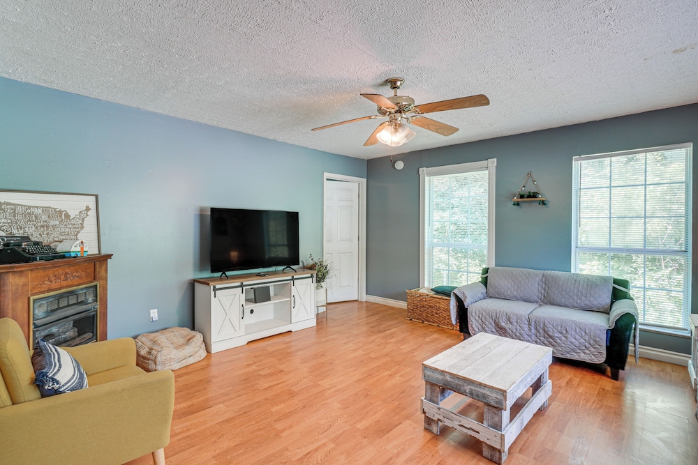 Hike, Fish & Ride: Pet-friendly Huntsville Home