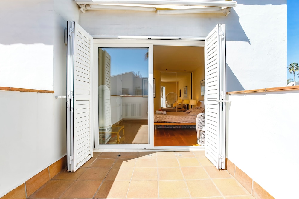 Just 10 Minutes From Sitges, House With Private Garden and Pool-