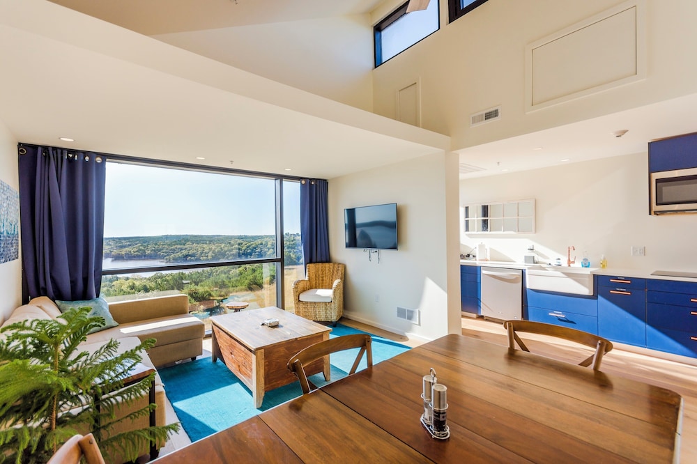 Blue Vista Stone Lodge