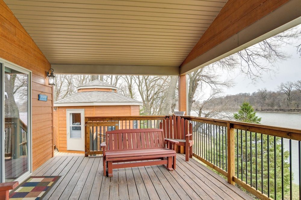 6 Mi to Dtwn Pella: Riverfront Cabin w/ Game Room!