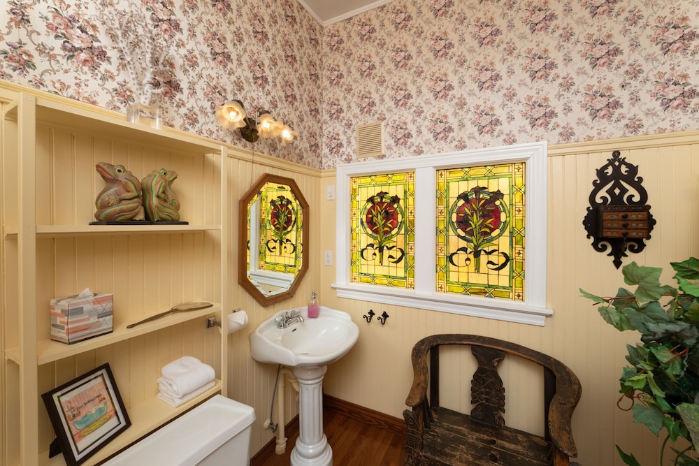 The Dempsey Manor Bed & Breakfast Inn