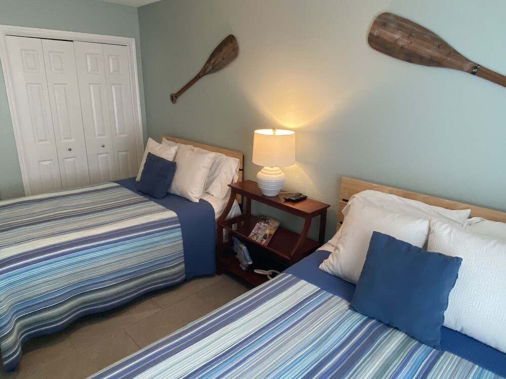 Cognito Townhouse 3 Bedroom Home by RedAwning view 5