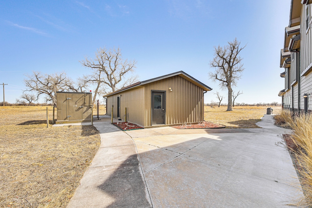 Riverside Retreat in Bridgeport w/ Game Room!