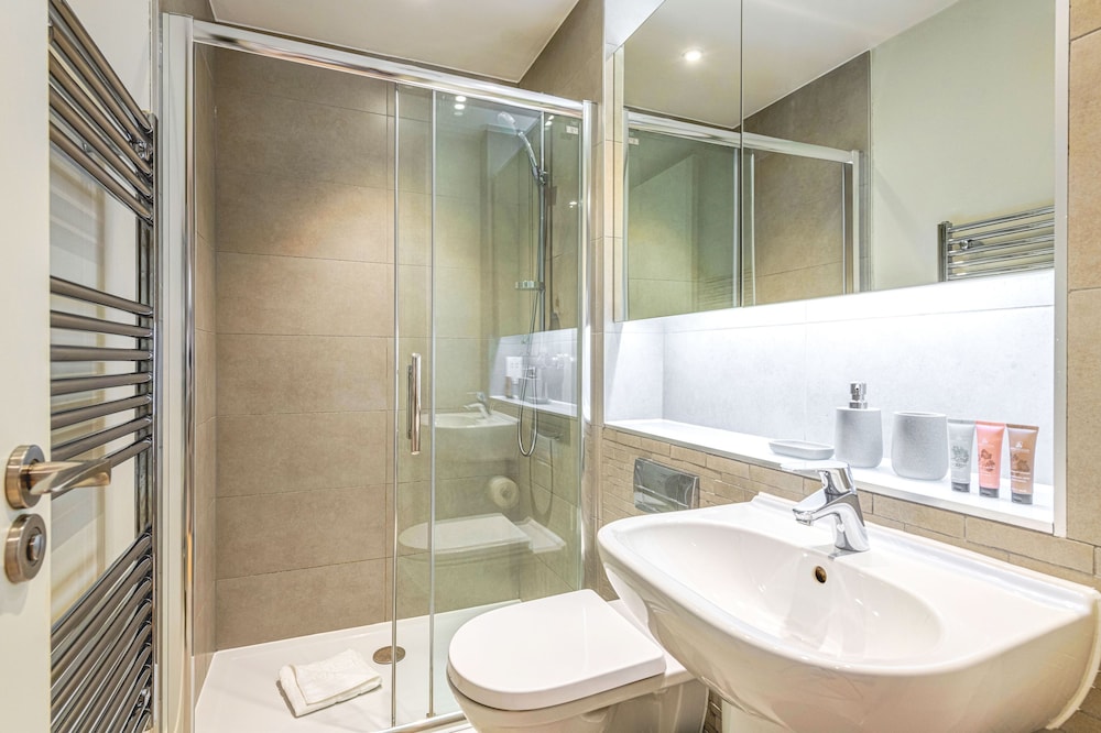 Accomodo London Southbank - Spacious & Elegant Apartments near Big Ben & London Eye