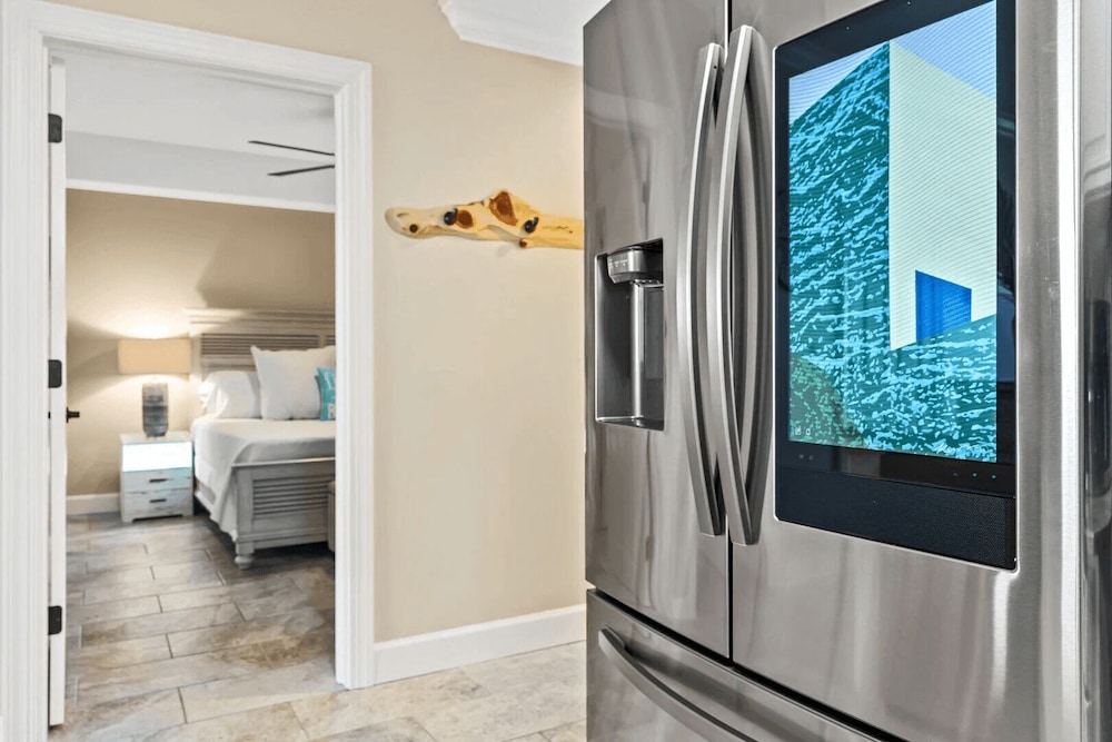 The Shore Break by Avantstay Gulf Front + Pool