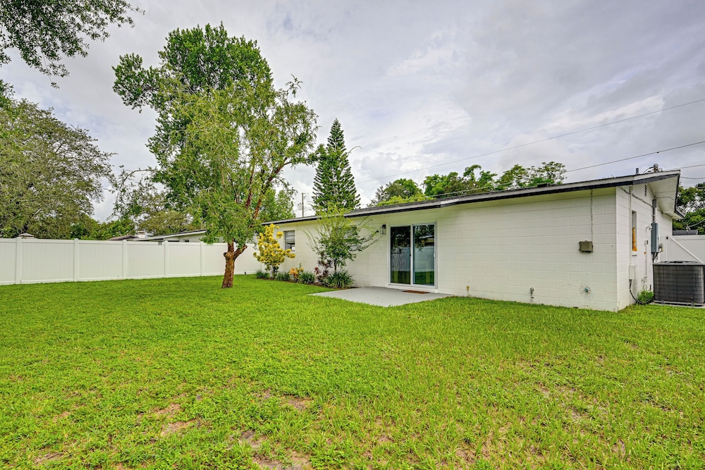 1 Mi to Busch Gardens: Modern Home w/ Private Yard