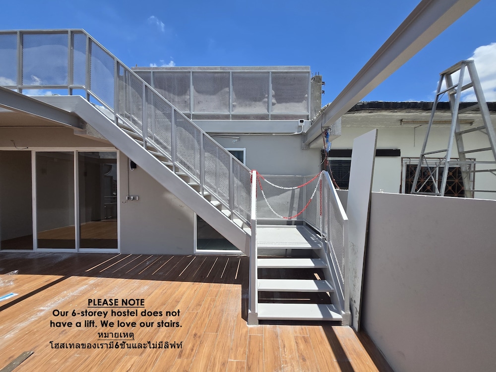BEAT. Warii Hostel at Chaophraya River