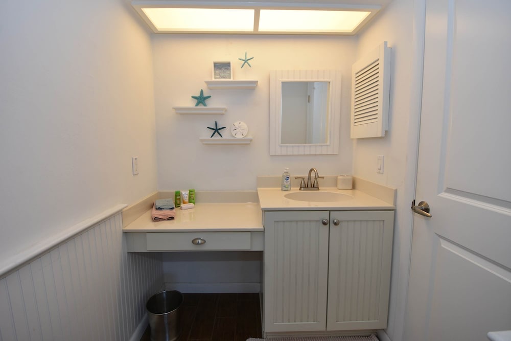Sea Colony Cottage - Beachside Cottage in Beachfront Community w Pool