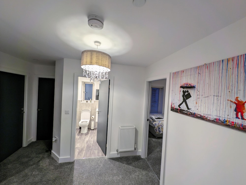 Charming 4-bed House in Newport, photo 35