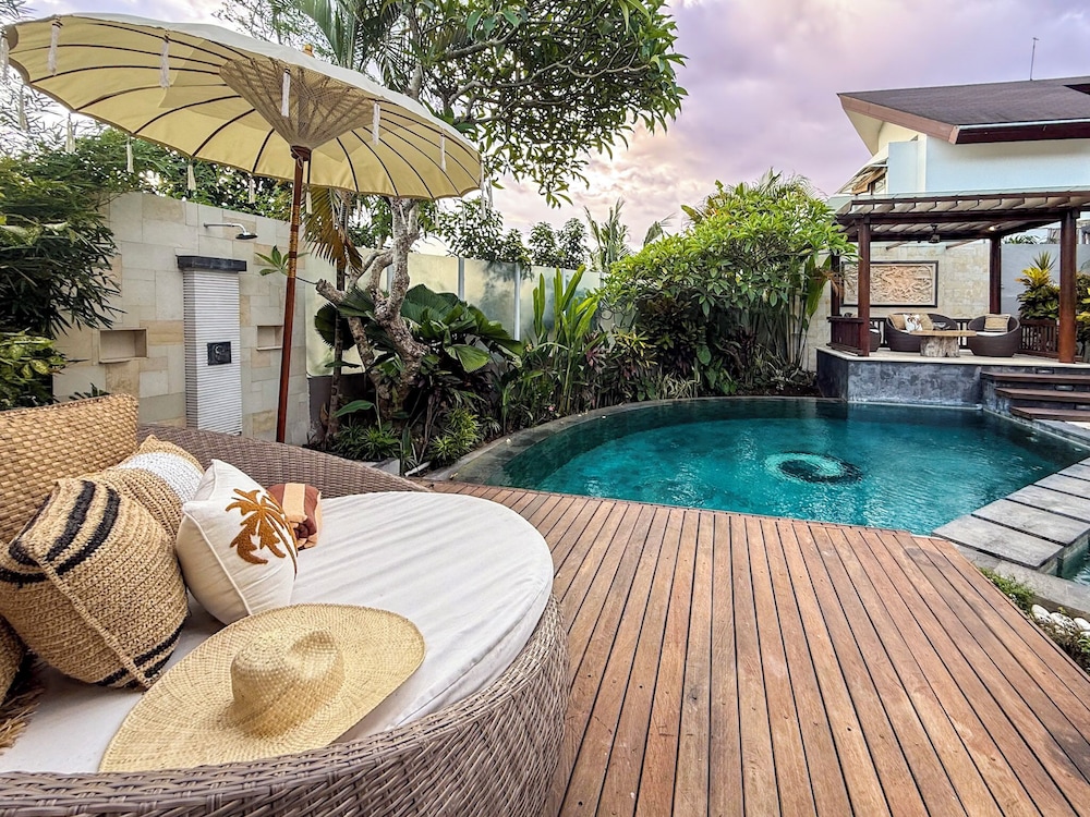Villa St Calyx by DVH Luxe Retreats 3BR