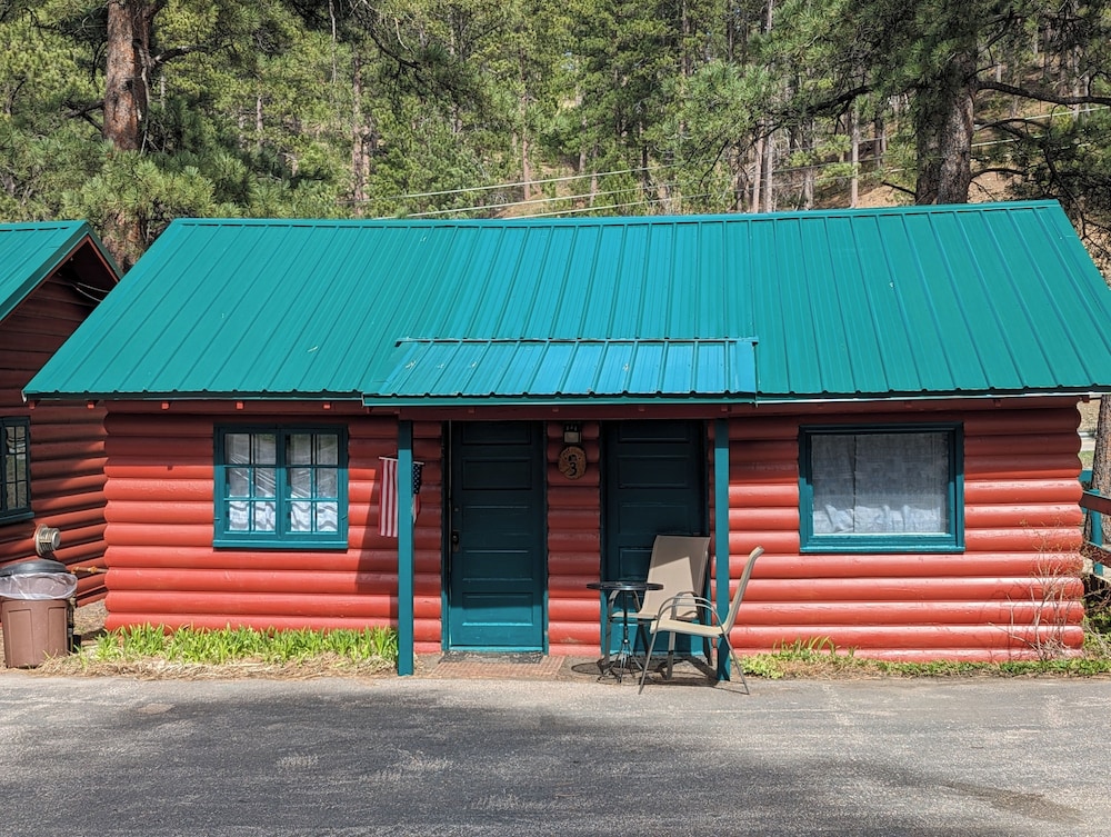 Ponderosa Pines Inn and Cabins