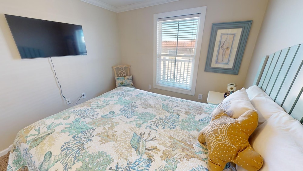 Pelican Landing 302 by Tybee Vacation Rentals