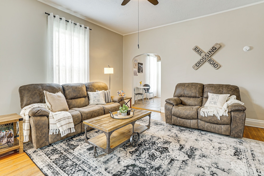 Home w/ Fenced Backyard, 6 Mi to Dtwn Louisville!