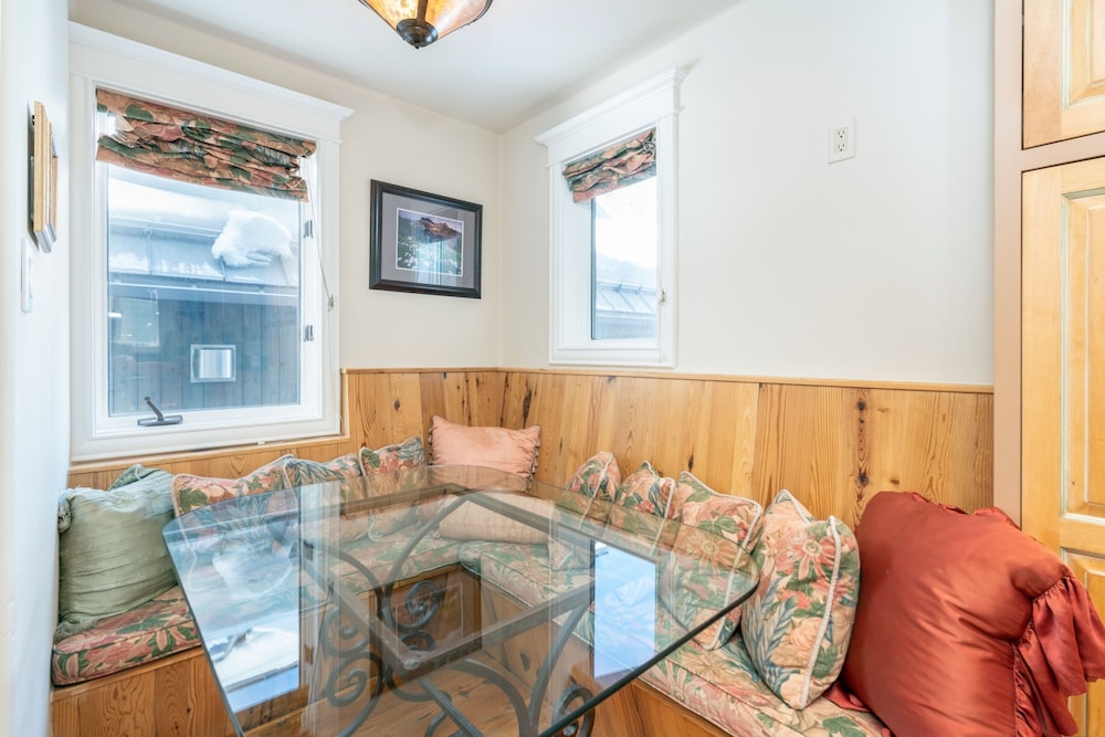 Hruza Hideout by Avantstay Quiet Apartment in Telluride s Historic District Permit 16094