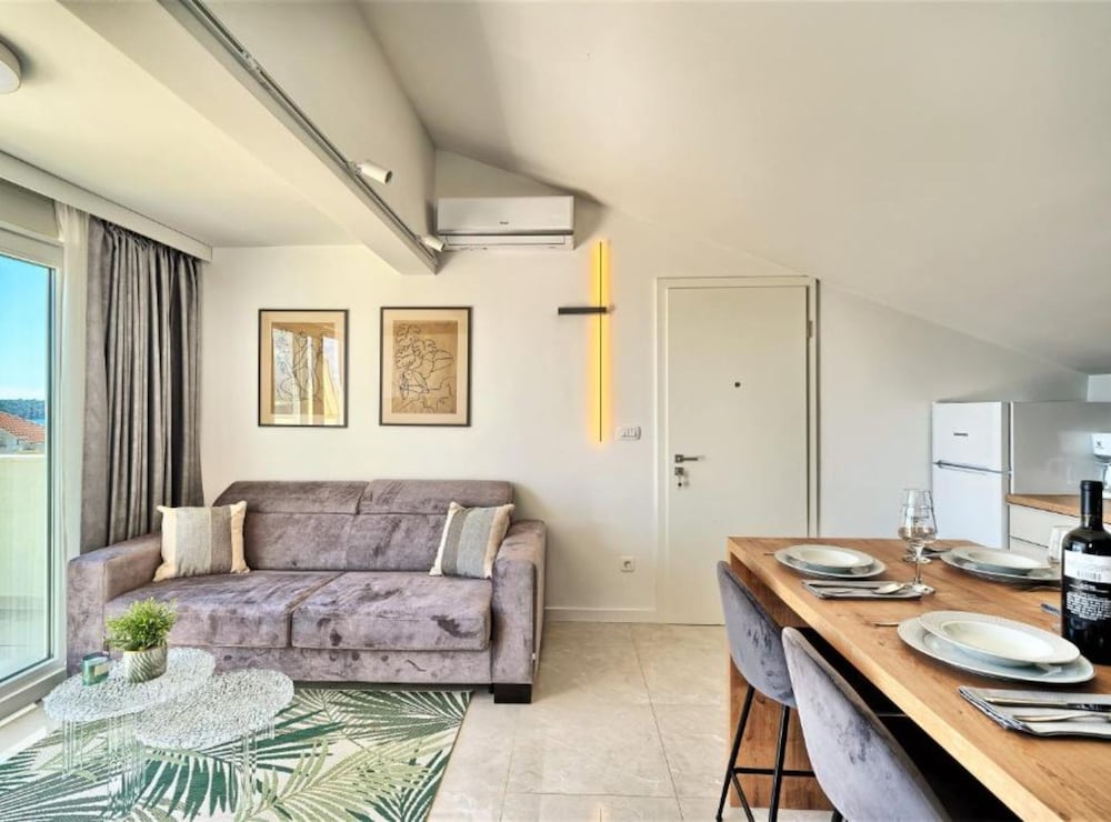 Apartment Domenico - 50 m From the sea