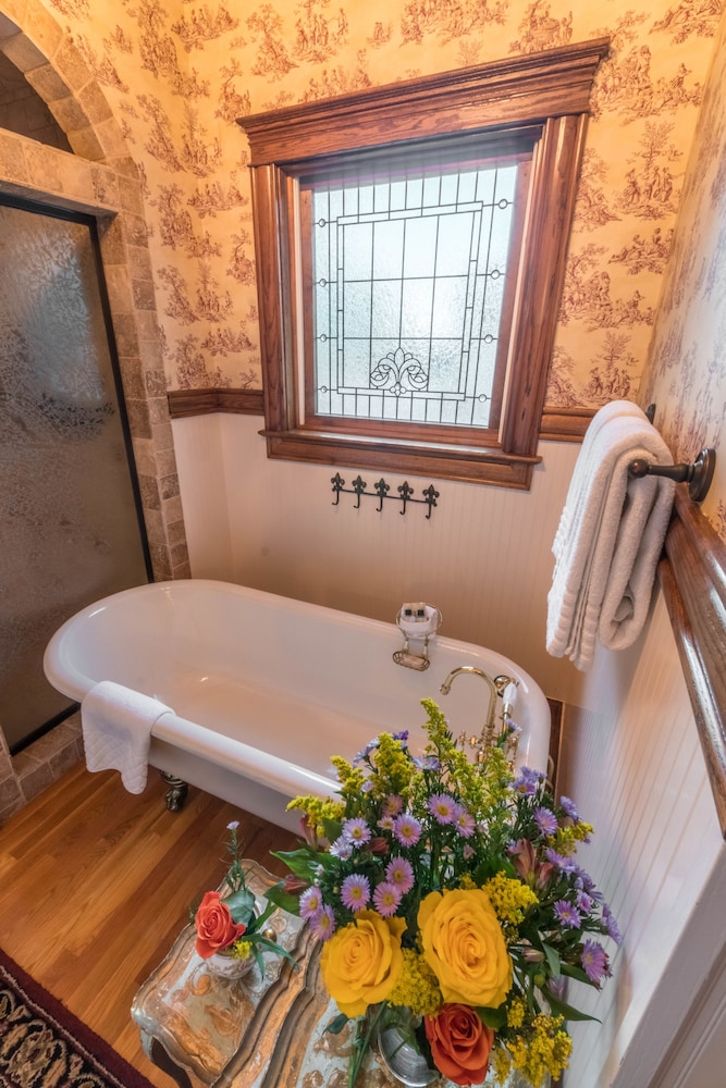 The Victoria B & B