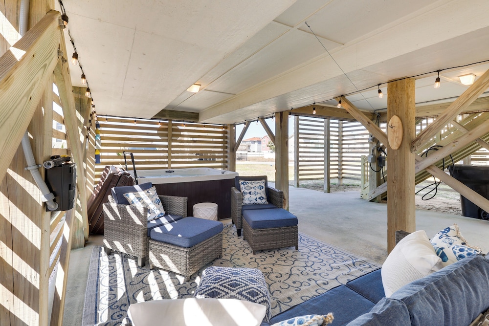 Hot Tub & Ocean Views: Kitty Hawk Haven!
