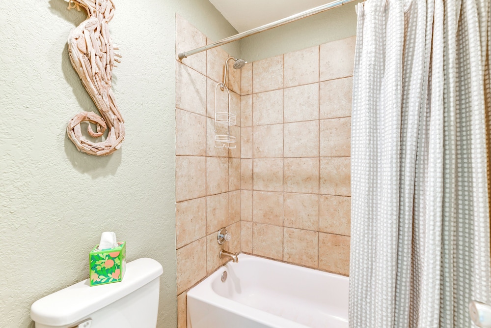 Balcony, Pool & Beach Access: Port Aransas Condo!