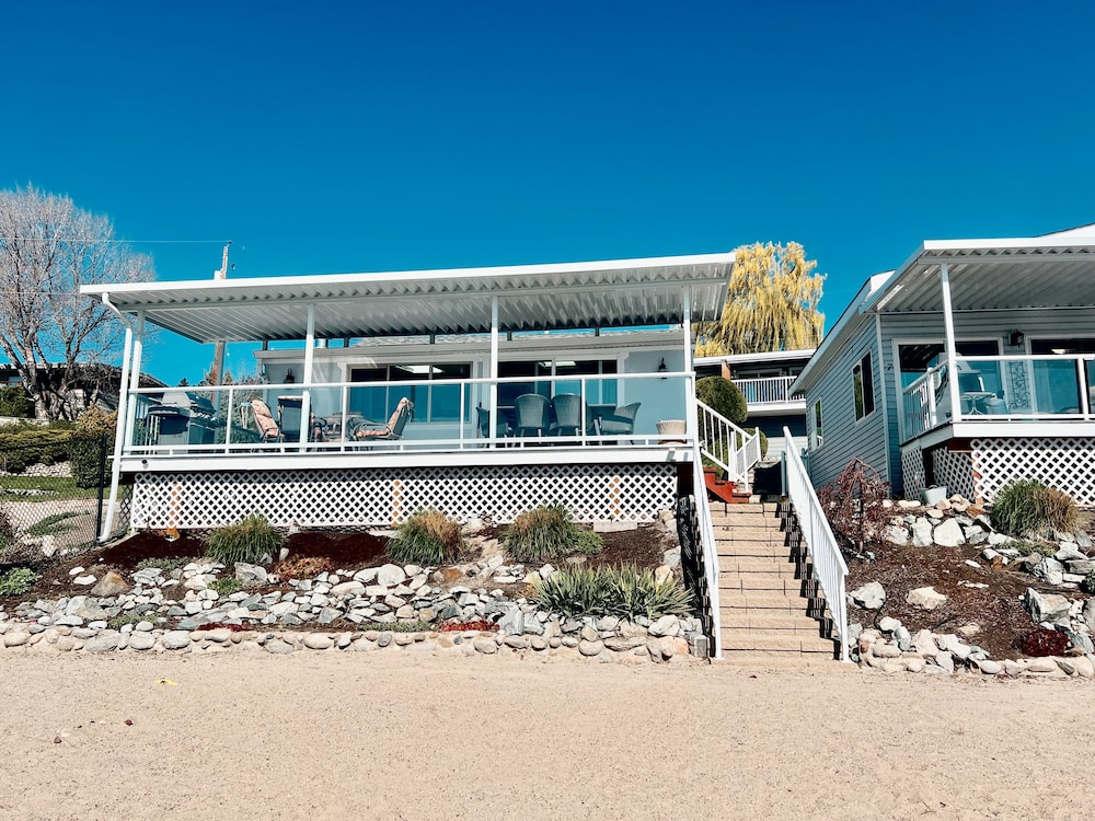 Peachland Beach Resort