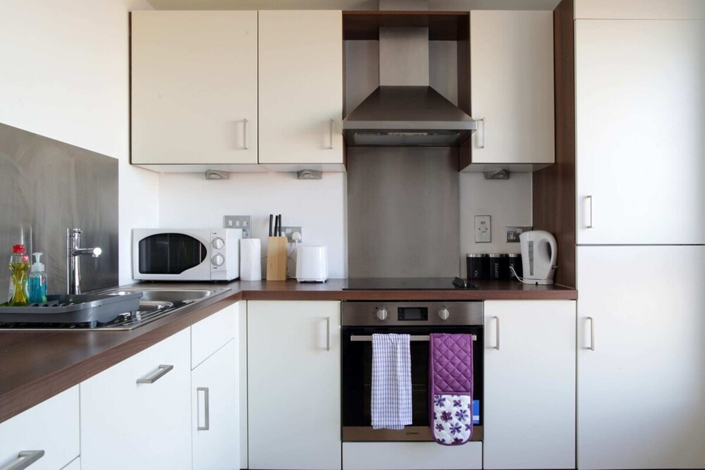 Modern Apartment in Leith With Sea Views view 4