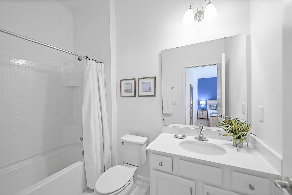 Upstay Luxury Resort Home w Pool & Patiosleeps 26