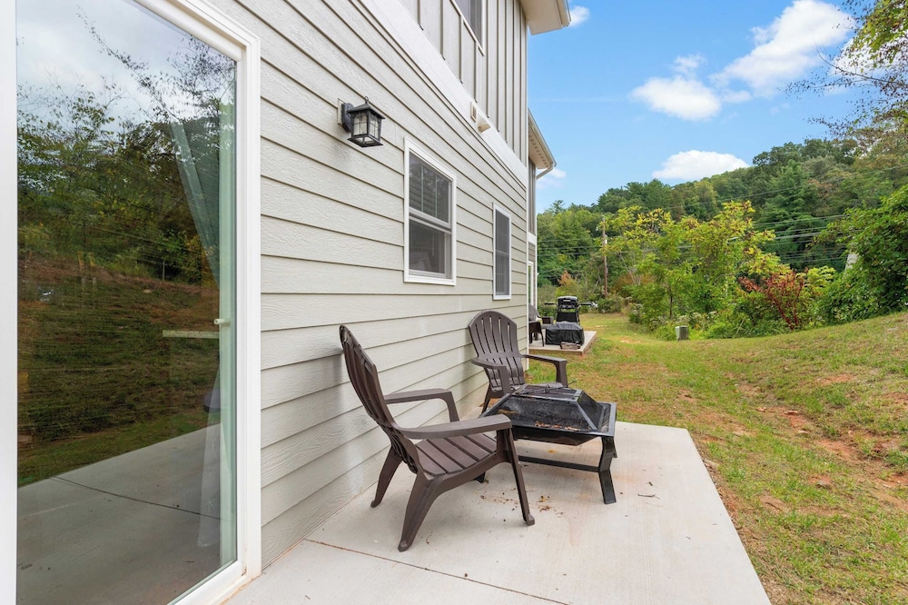 Cypress & Willow Buyout by Avantstay 2 Home Buyout! Sleeps 16!