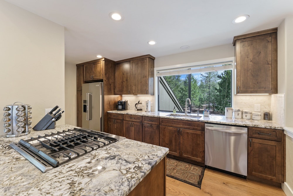 20 Aspen Lane 5 Bedroom Home