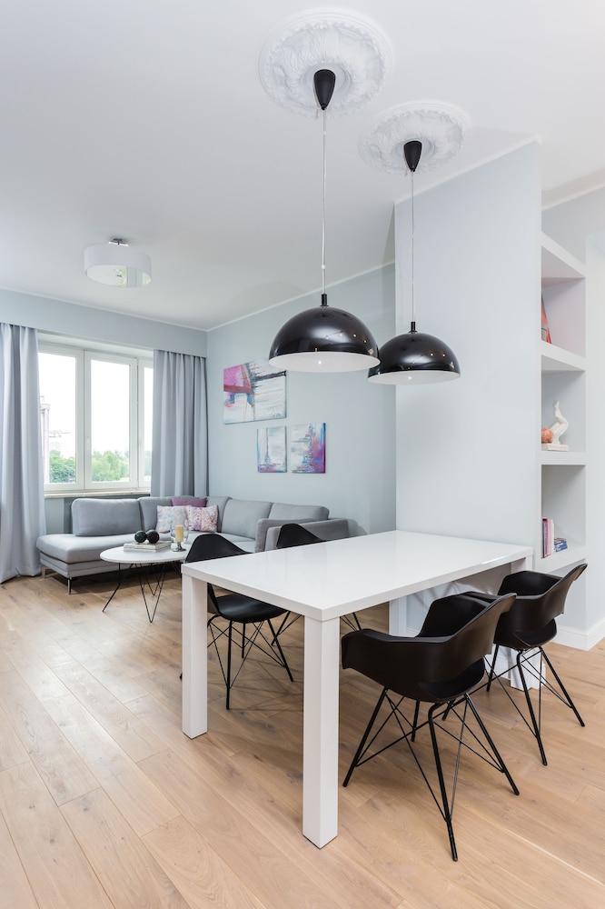 UNIT Centrum deLuX Plac Zbawiciela