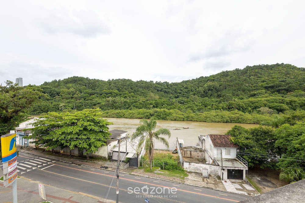 Modern 2BR Apt Close to the Beach Stl0702