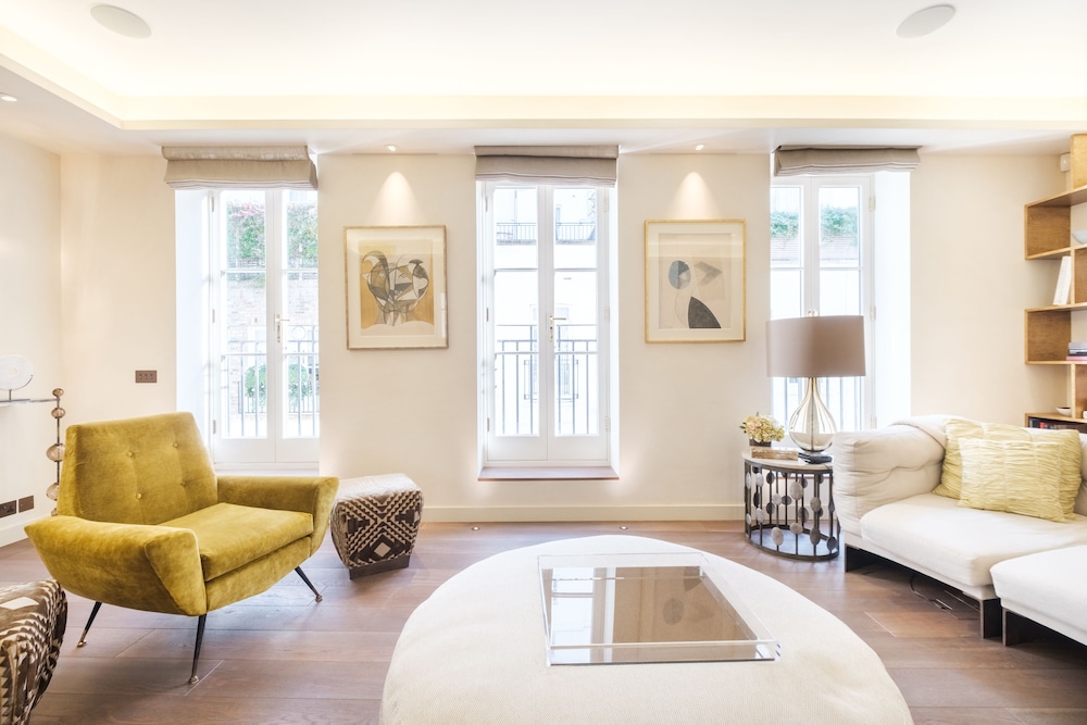 Luxury Home with 3 Bed 2 Bath in London