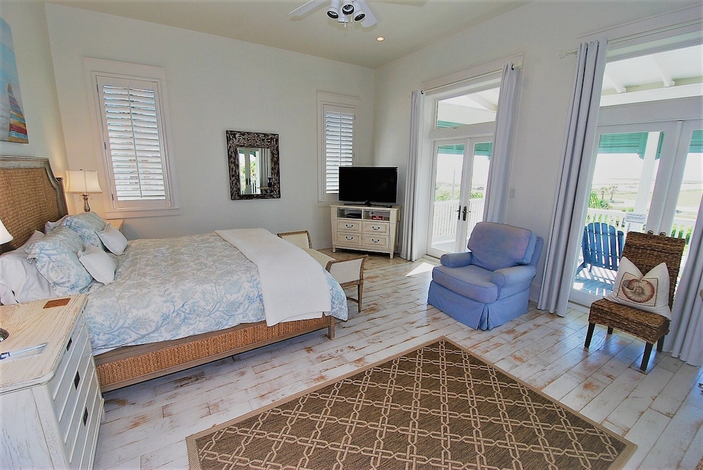 Bella Casa - Private House With Hot Tub 4 Bedroom Home by RedAwning