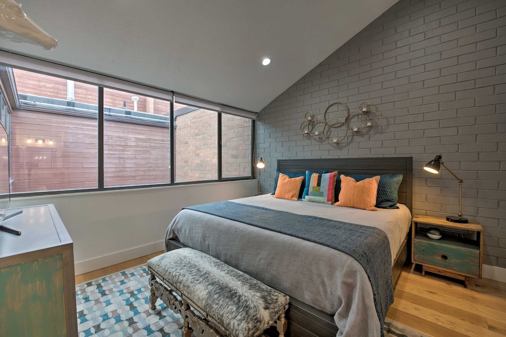 Parkside Loft by Avantstay Walk to Ski Lifts Town Pool Hot Tub Access
