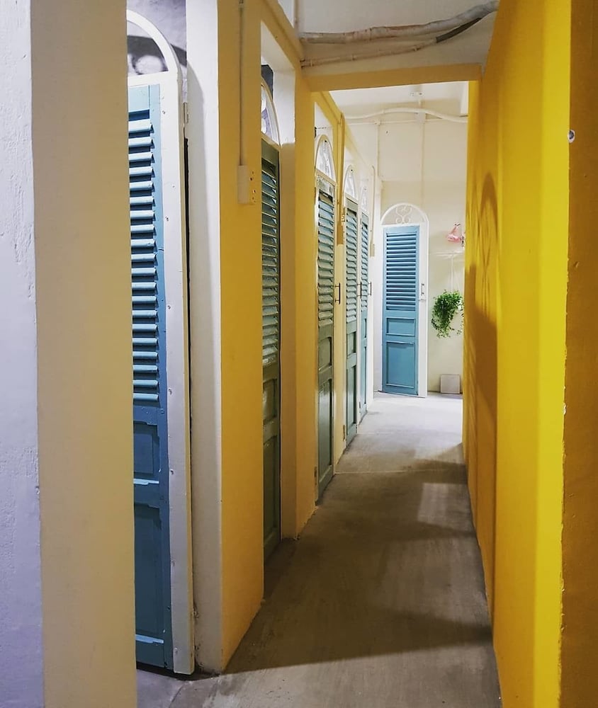 KHA Hostel & Cafe