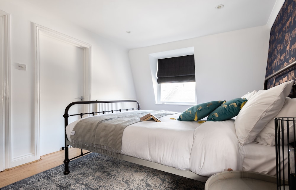 The Kensington Palace Mews - Bright & Modern 6bdr House With Parking Space