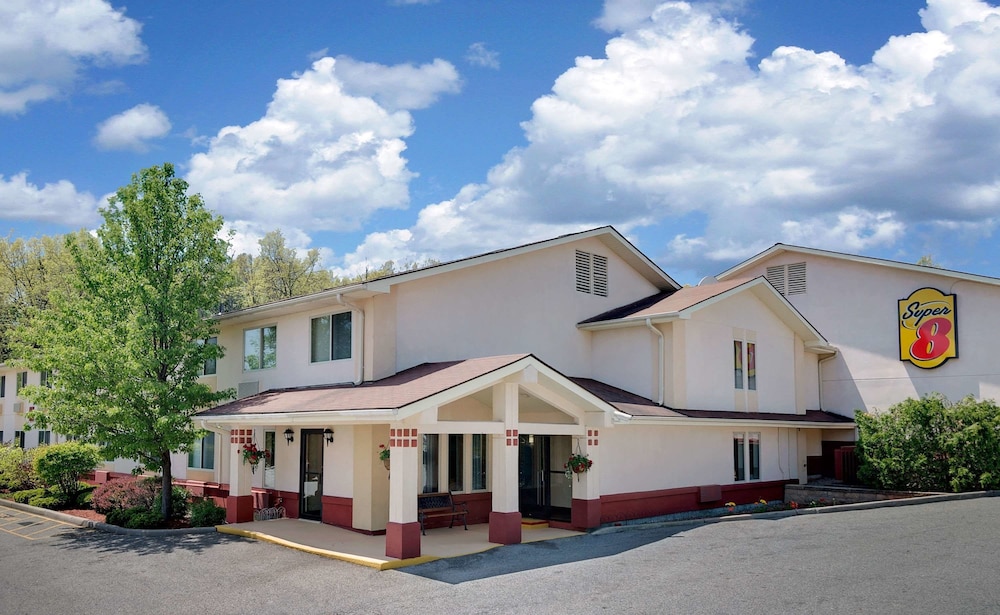 Newburgh Vacations - Super 8 by Wyndham Newburgh/West Point Near Stewart Airport - Property Image 13