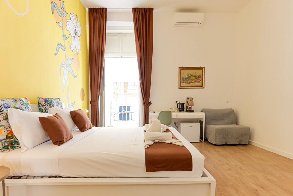 Santa Patrizia a Chiaia Apartment - Terra
