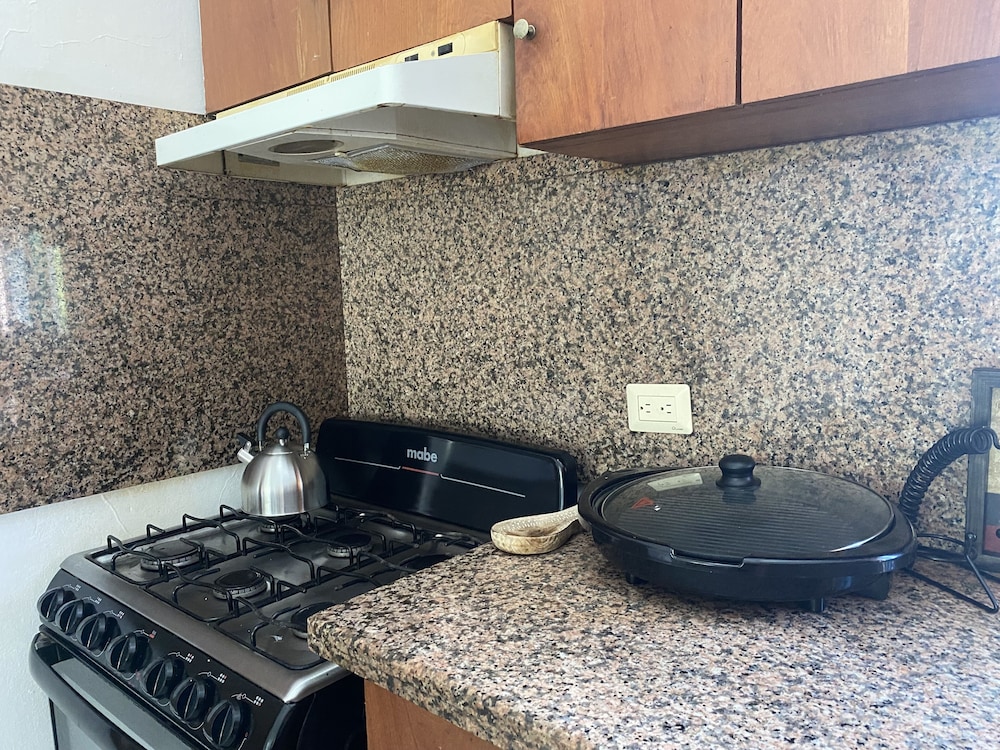 2 Minutes Walk to Beach Huge 3 bdrm Condo with Pool