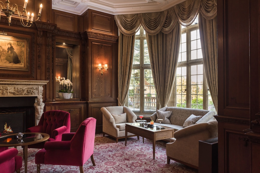 Hook Vacations - Tylney Hall - Property Image 2